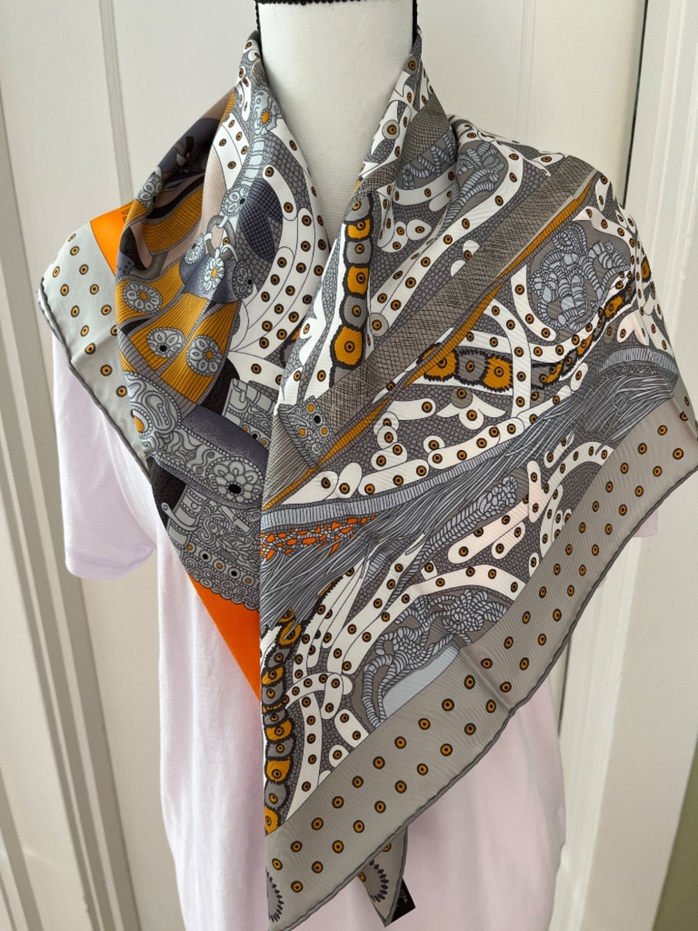 SALE ~~ EXCELLENT Hermes Selle de Dignitaire 100% Silk Scarf CW13 Grey/Orange - Picture 11 of 15